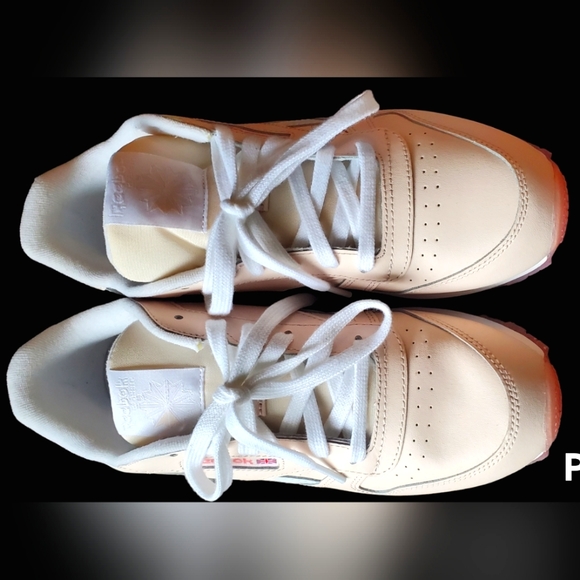 Reebok - Picture 3 of 4